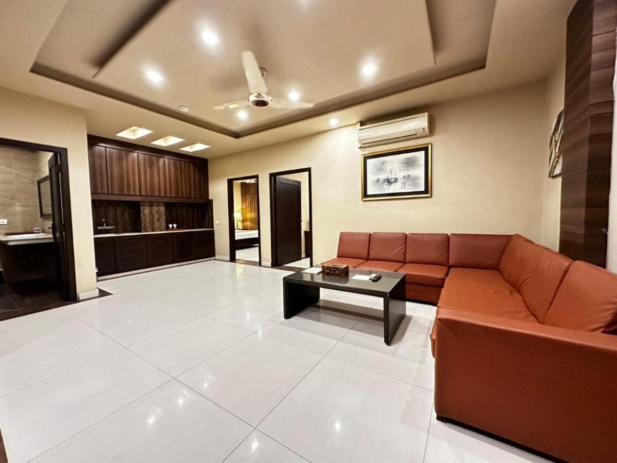 Grand Regent Hotel And Suites Faisalabad Eksteriør billede