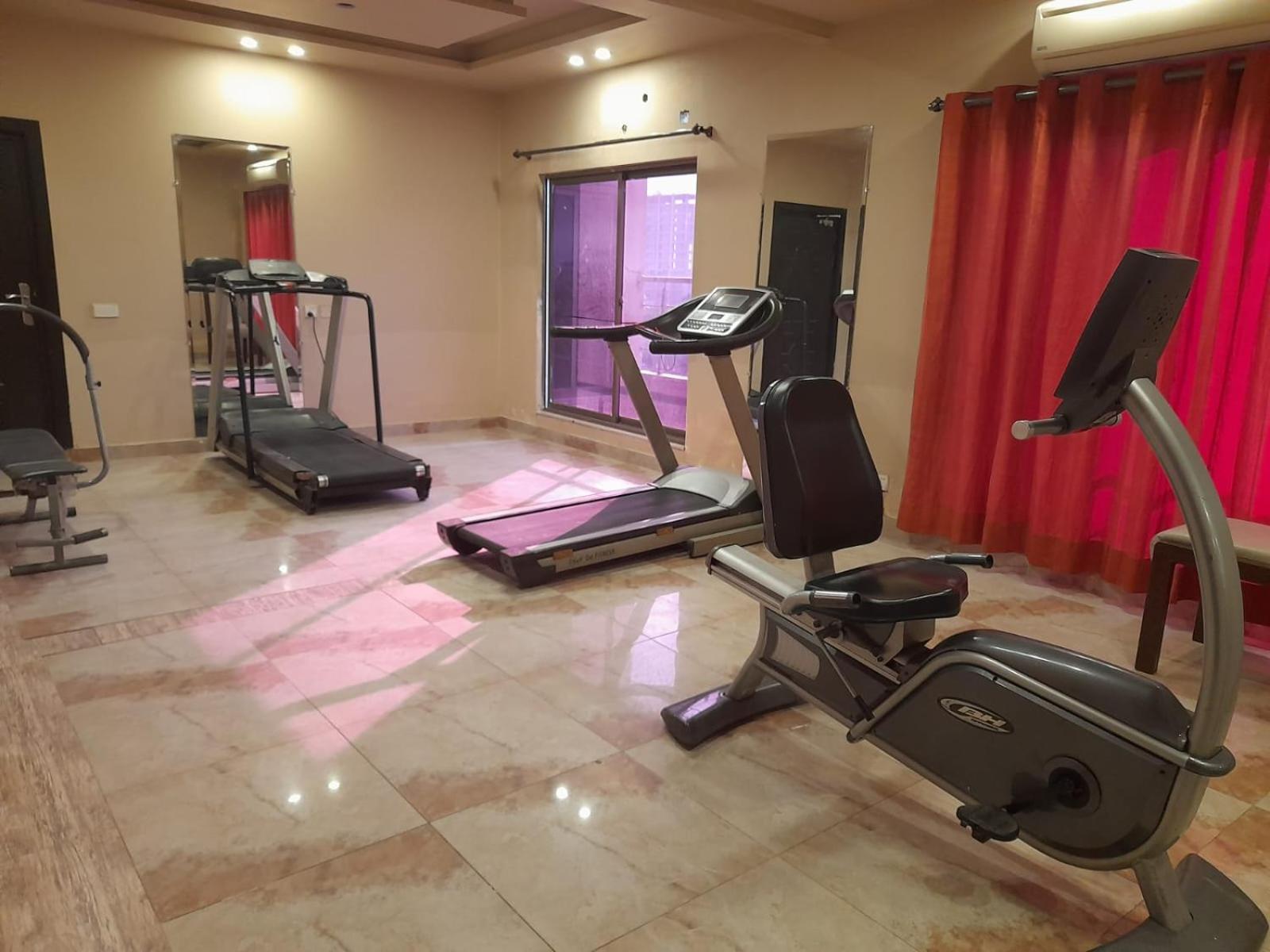 Grand Regent Hotel And Suites Faisalabad Eksteriør billede