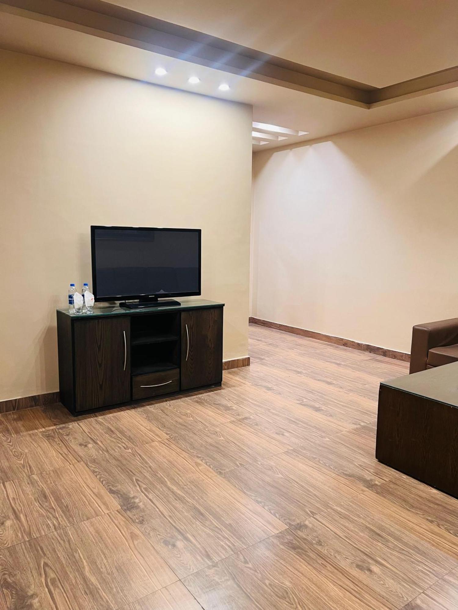 Grand Regent Hotel And Suites Faisalabad Eksteriør billede