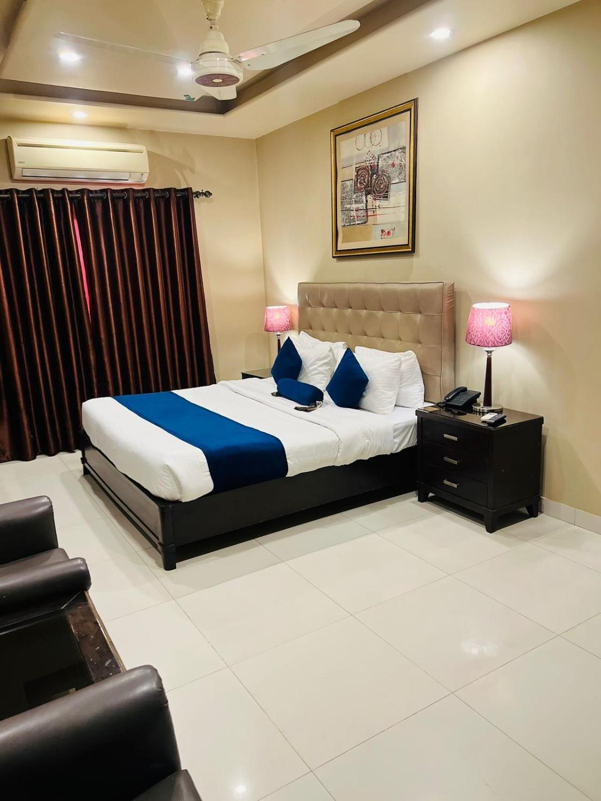 Grand Regent Hotel And Suites Faisalabad Eksteriør billede