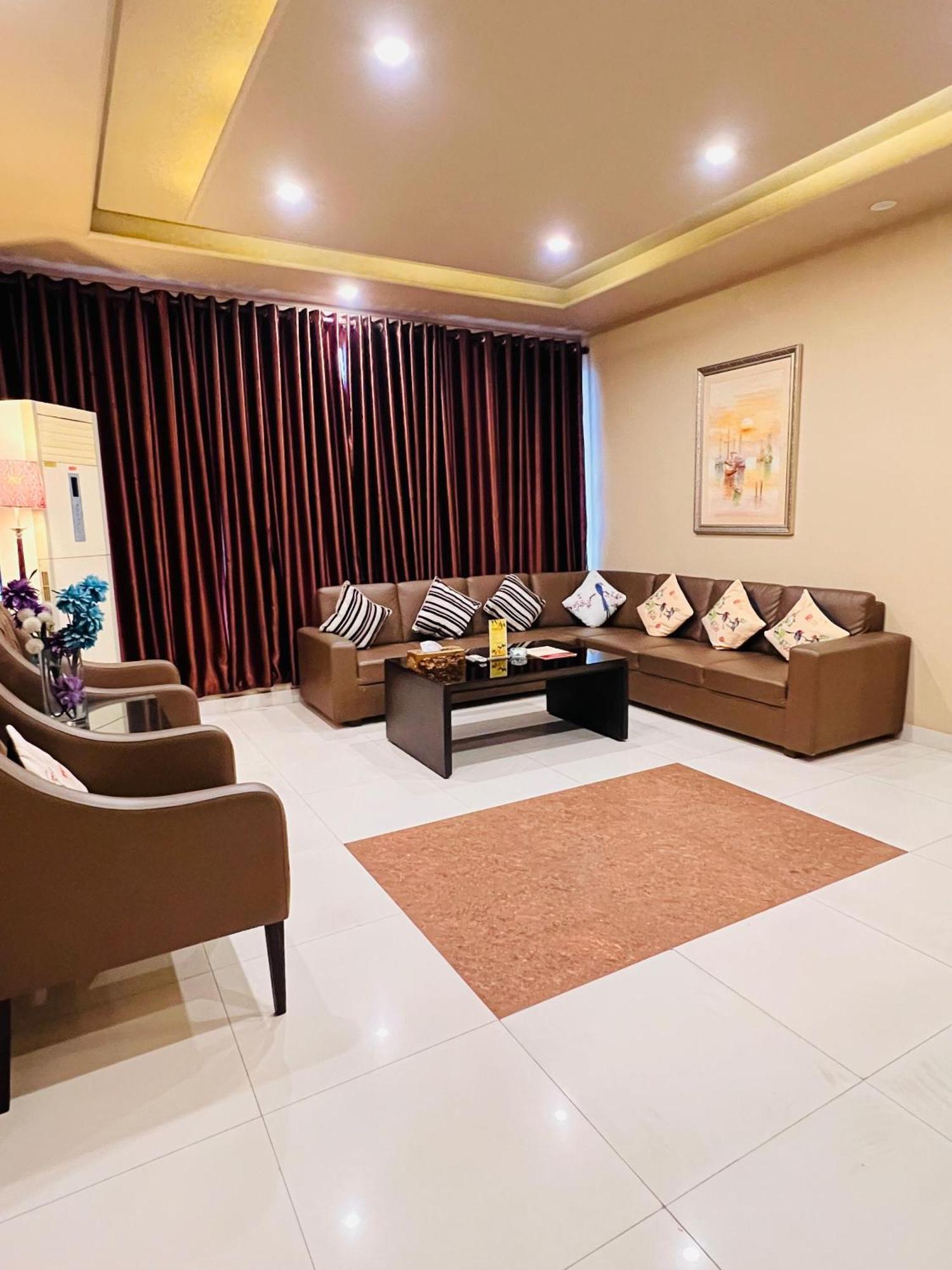 Grand Regent Hotel And Suites Faisalabad Eksteriør billede